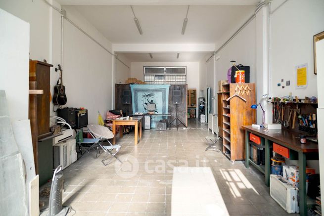 Capannone in commerciale in Via Enrico de Nicola 27