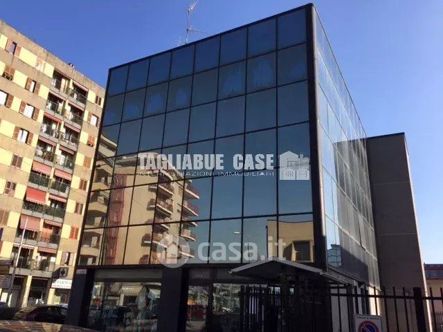 Ufficio in commerciale in Via Vittorio Veneto 12