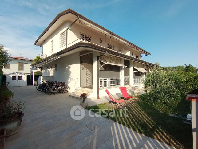 Casa bi/trifamiliare in residenziale in Via San Giovanni Bosco 150
