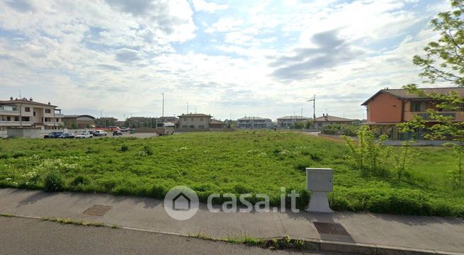 Terreno edificabile in residenziale in Via di Vittorio