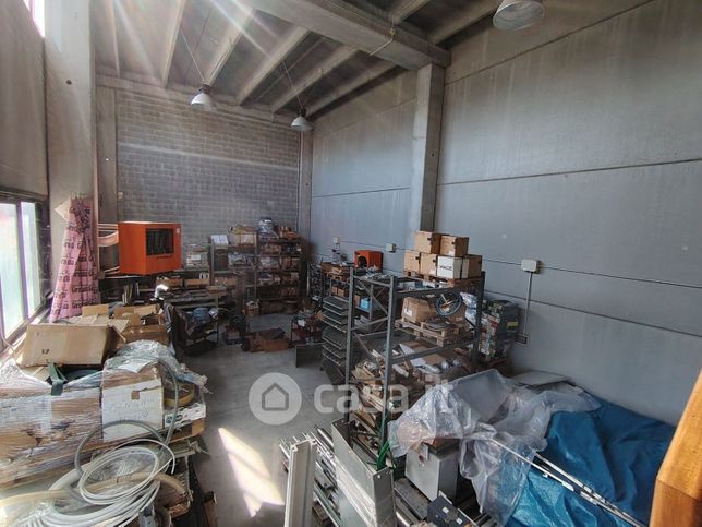 Capannone in commerciale in Via Figini 53