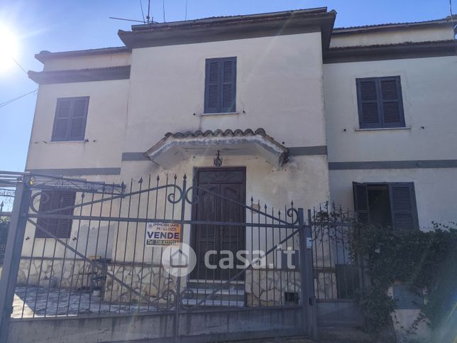 Casa indipendente in residenziale in Corso del Popolo 157