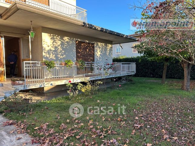 Casa indipendente in residenziale in Via Giacomo Matteotti 7