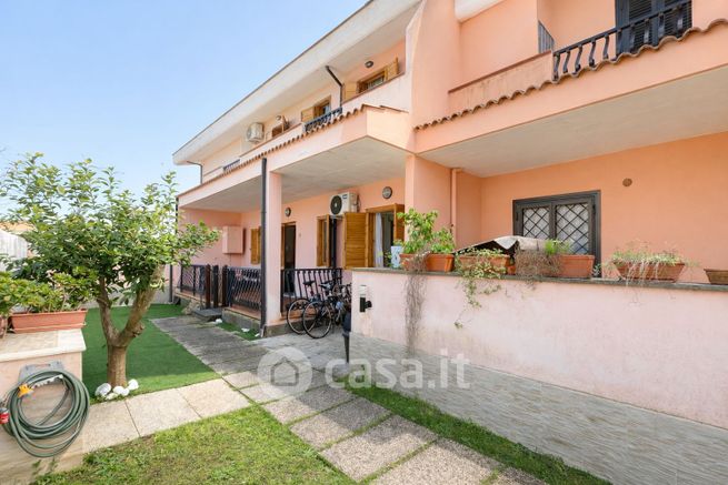 Villa in residenziale in Via dei Salici 12