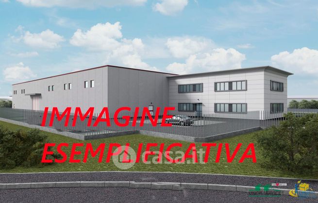 Capannone in commerciale in 