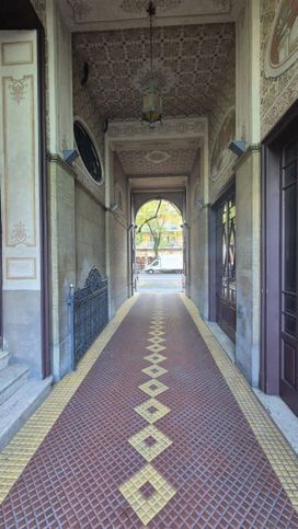 Ufficio in commerciale in Via Andrea Solari 56