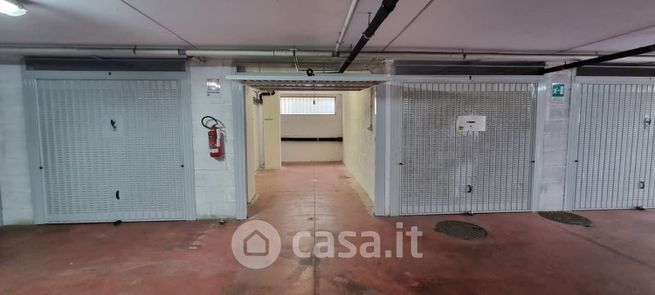 Garage/posto auto in residenziale in Via Paolo Stoppa