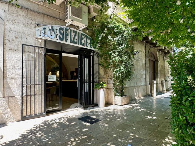 Attivitã /licenza (con o senza mura) in commerciale in Via Alcide de Gasperi 19