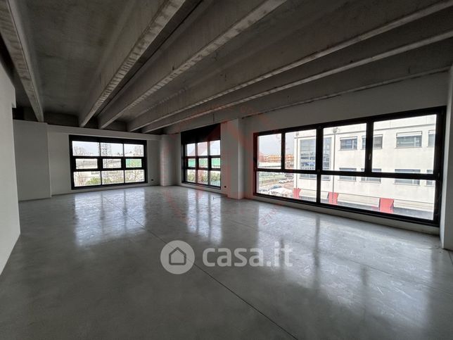 Ufficio in commerciale in 