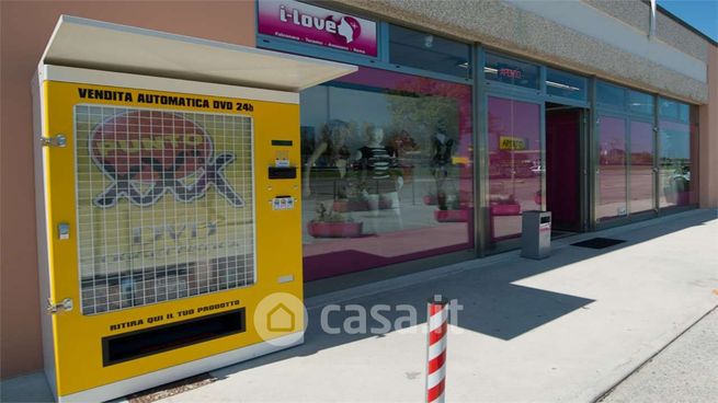 Attivitã /licenza (con o senza mura) in commerciale in