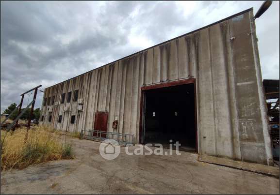 Capannone in commerciale in Via Bologna