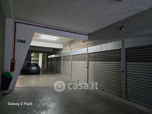 Garage/posto auto in residenziale in medaglie d'oro