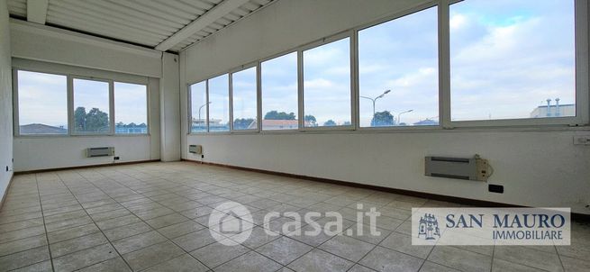 Capannone in commerciale in Via Verona