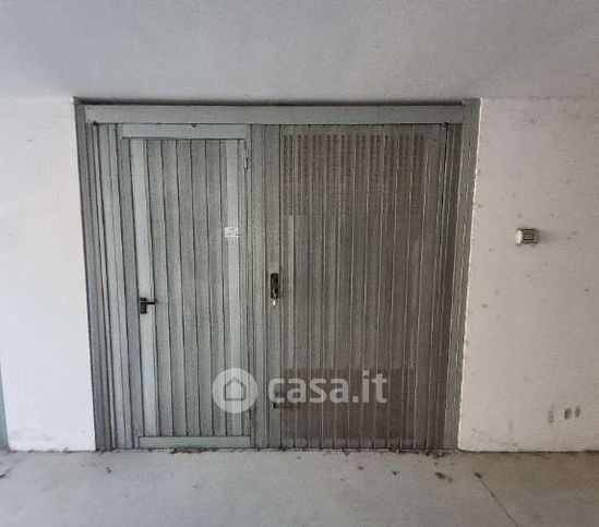 Box/posto auto in residenziale in Via Giacomo Filippo Maria Prosperi