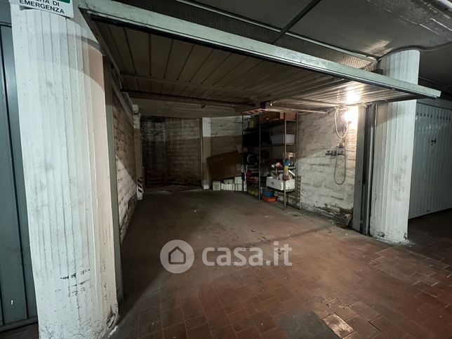 Box/posto auto in residenziale in Via Riva di Reno 29
