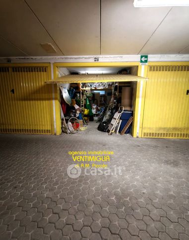 Box/posto auto in residenziale in Piazza Padre Santo