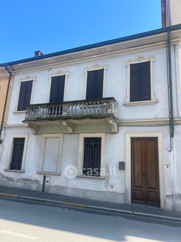 Casa indipendente in residenziale in Via Roma