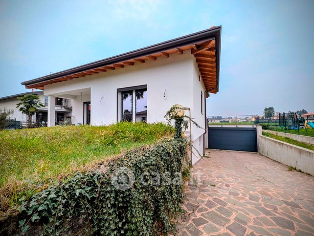 Villa in residenziale in Via Monte Grappa 37