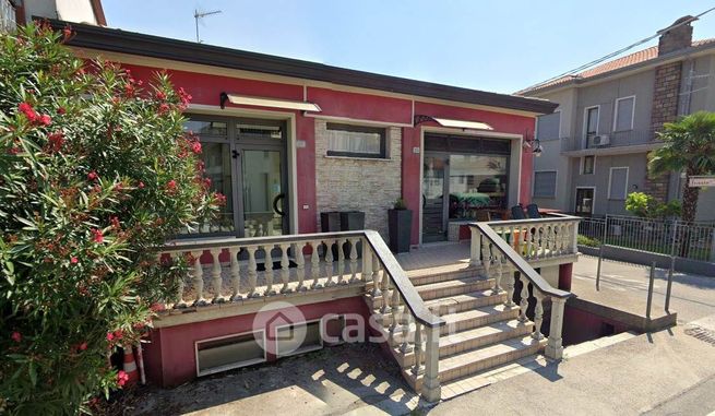 Casa indipendente in residenziale in 