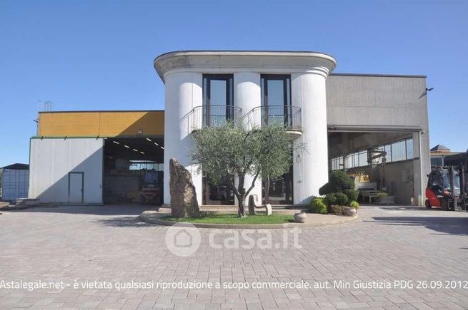 Capannone in commerciale in Via Dante Alighieri 74