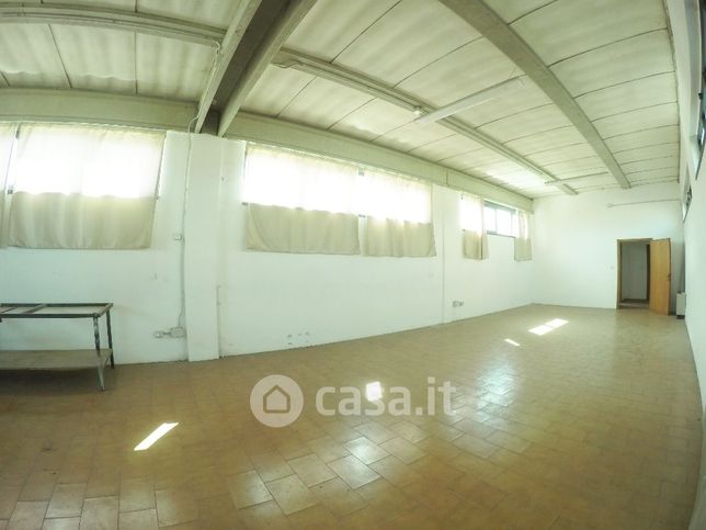 Capannone in commerciale in Via dei Colli