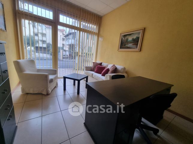 Ufficio in commerciale in Viale Cremona