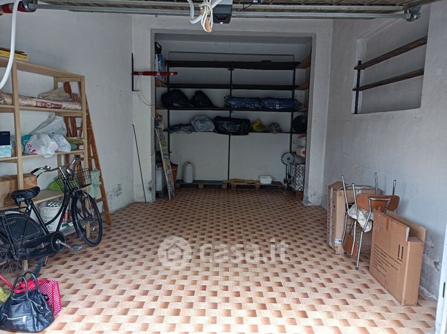 Box/posto auto in residenziale in Via Trezzo