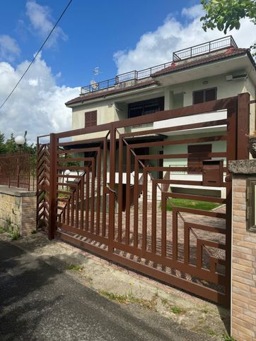 Villa in residenziale in Via Cavalcavia Direttissima 2