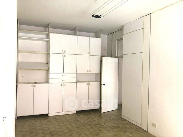 Ufficio in commerciale in 