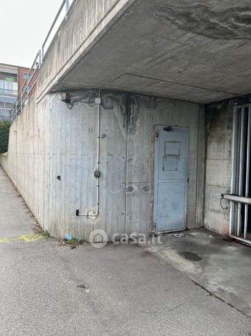 Box/posto auto in residenziale in Via Genova 64