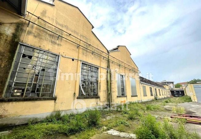 Capannone in commerciale in Via San Faustino 64