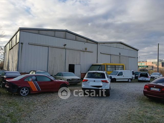 Capannone in commerciale in Via Copparo 138
