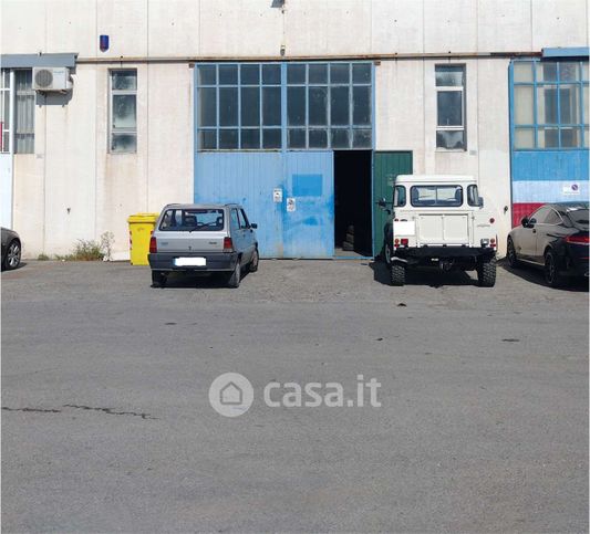 Capannone in commerciale in