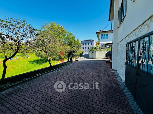Casa bi/trifamiliare in residenziale in Contrada Asnicar