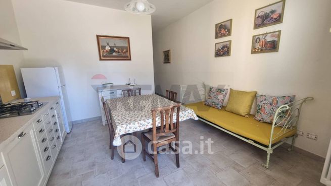 Casa bi/trifamiliare in residenziale in 