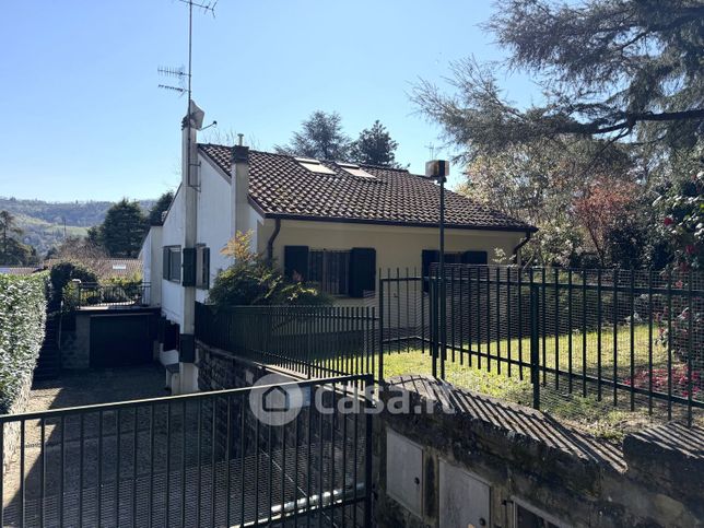Villa in residenziale in Via dei Pini 29