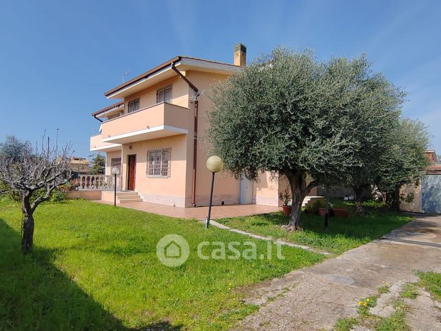 Casa bi/trifamiliare in residenziale in Via Col Fenilon 52