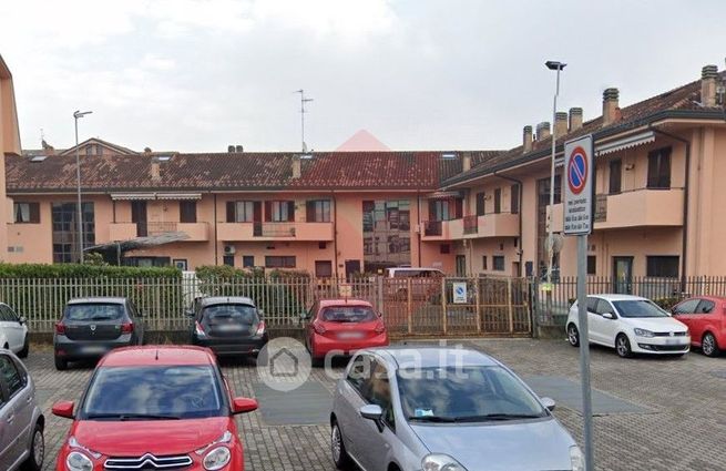 Garage/posto auto in residenziale in Via Roma 10