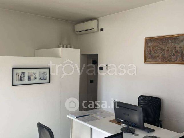 Ufficio in commerciale in Via Giotto 290
