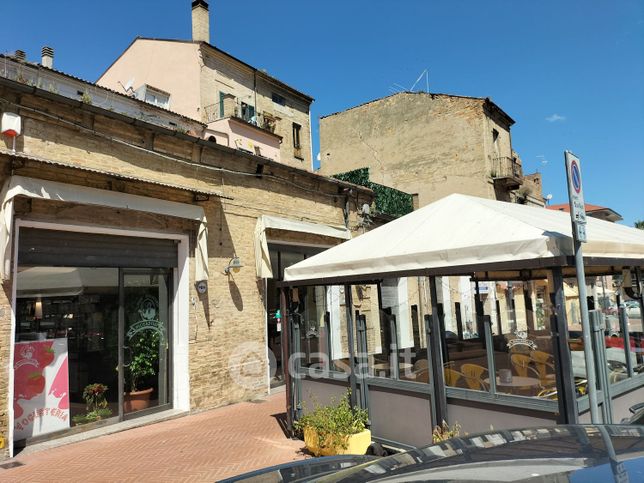 Attivitã /licenza (con o senza mura) in commerciale in Piazza Giuseppe Garibaldi 20