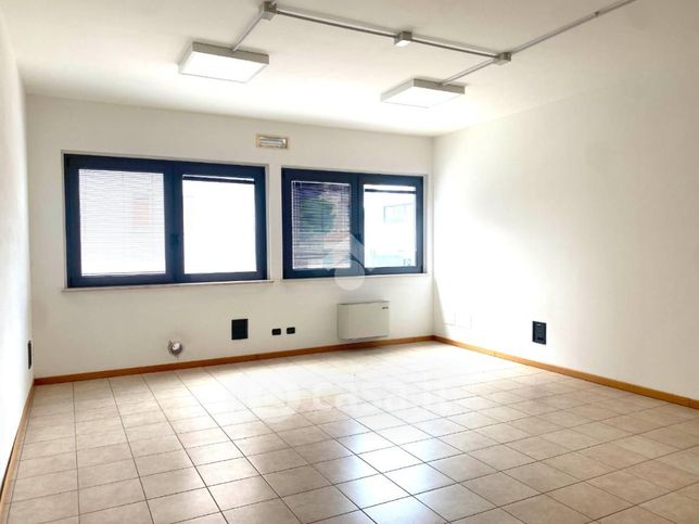 Ufficio in commerciale in Piazza Villafranchetta 3