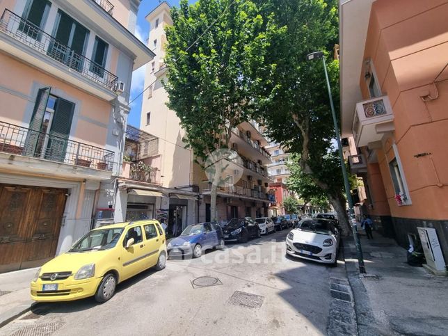 Ufficio in commerciale in Via Giuseppe Bonito 52