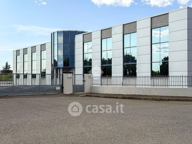 Capannone in commerciale in Via Maestri del Lavoro d'Italia 22