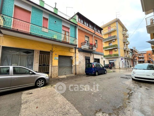 Box/posto auto in residenziale in Via Cairoli 76