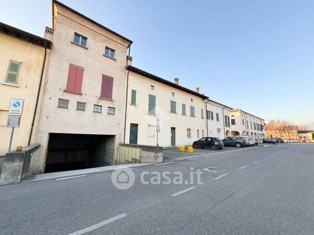 Garage/posto auto in residenziale in Piazza Europa 5