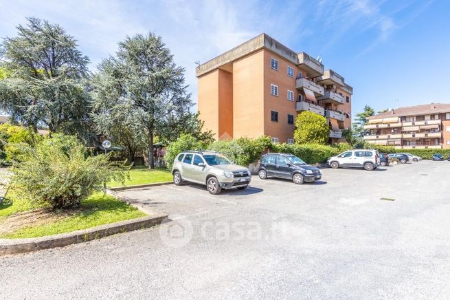 Box/posto auto in residenziale in Via del Casale Agostinelli 1