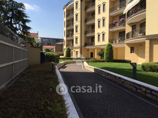 Appartamento in residenziale in Via Eugenio Alberi 10