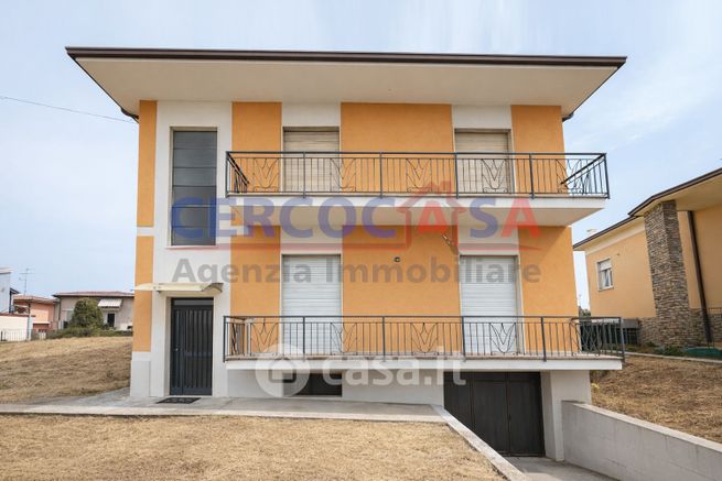 Casa indipendente in residenziale in Via Flaminia