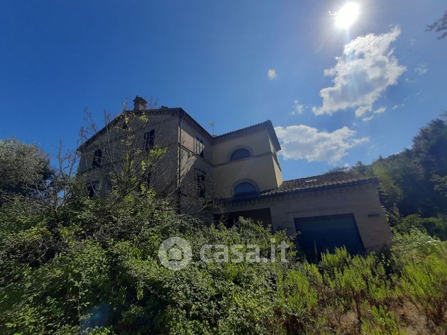 Villa in residenziale in Via IV novembre 154