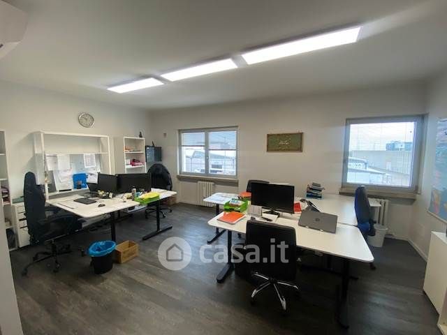 Ufficio in commerciale in Via Gianbattista Morgagni 30